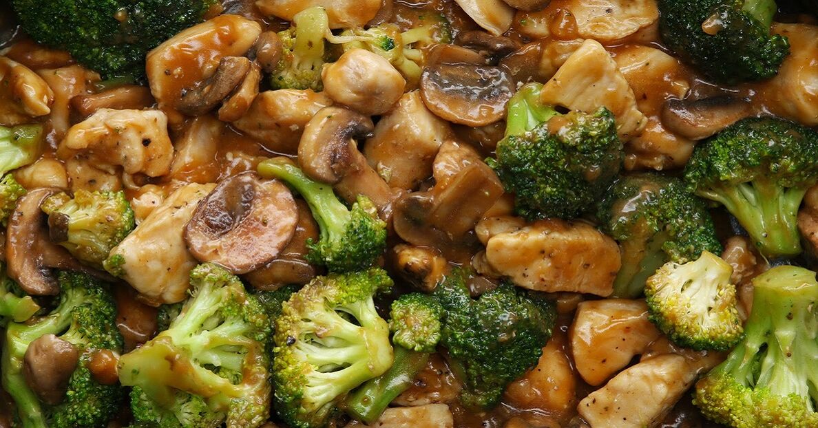 Chicken with broccoli with sauce
