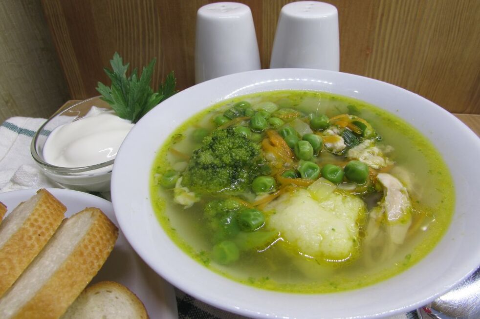 Meat broth with cauliflower and broccoli