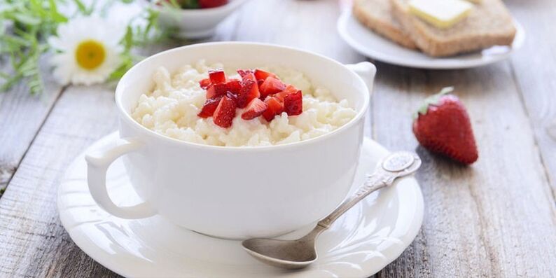rice porridge with strawberries for weight loss